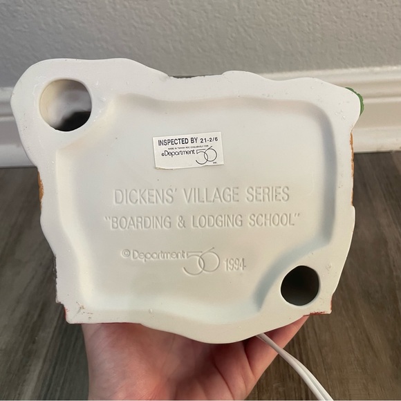 Dickens' Village Series Boarding & Lodging School #43 Department 56 1994 Vintage - Picture 6 of 7